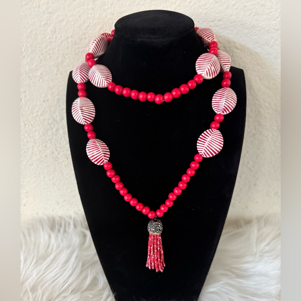 NWOT Shell and Wood Bead Tassel Necklace